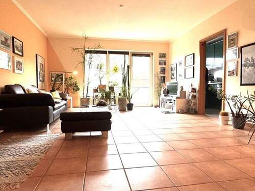 Wohnzimmer - Großzügig, attraktiv, ruhig gelegen - vermietet