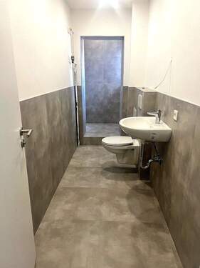 Tageslichtbad_mit_Dusche - 