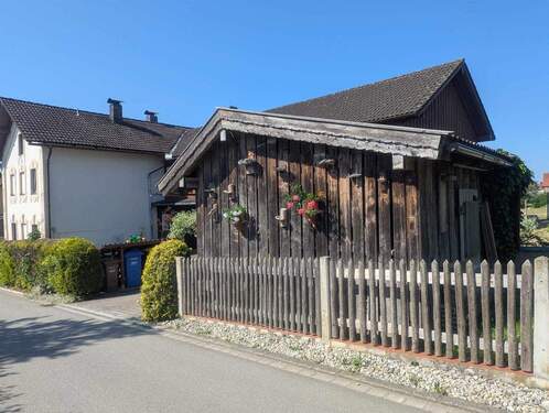 Einfahrt/Holzschuppen - 