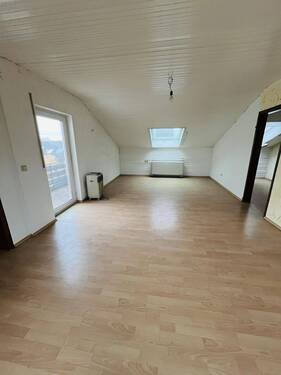 Wohnzimmer /Schlafzimmer DG - 