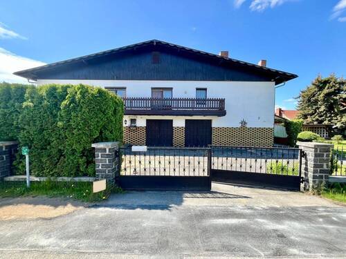 Außenbereich (3) - - provisionsfrei - ruhiges Einfamilienhaus mit großer Werkstatt, 3 Garagen und Garten in Weinhübel ! Ein wahres Paradies für Tüftler, Schrauber und Se