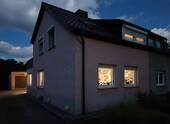 Front bei Nacht - 5 Zimmer Doppelhaushälfte zum Kaufen in Lutherstadt Wittenberg