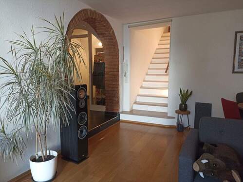 Wohnen / Essen mit Treppe - 