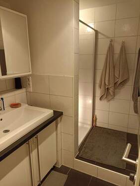 Bad mit Dusche + WC - 