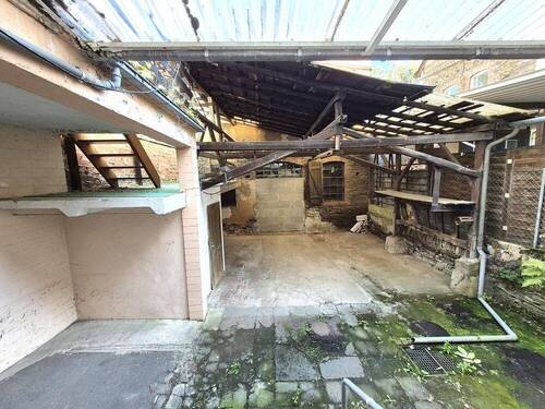 überdachte Hoffläche/Schuppen - 6 Zimmer Reihenendhaus in Traben-Trarbach