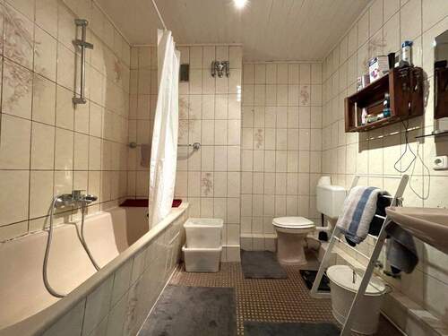 zweites Obergeschoss Badezimmer - 