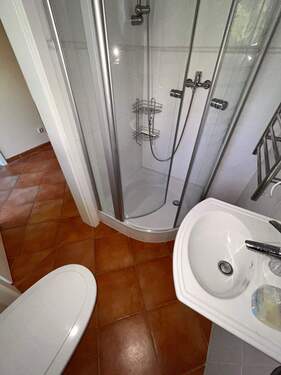 Gäste-WC mit Dusche - 