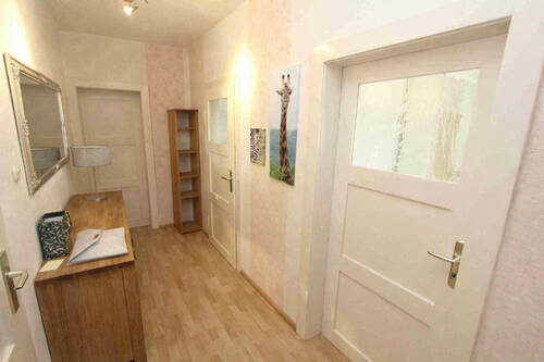 Flur im EG - 8 Zimmer Einfamilienhaus zum Kaufen in Radebeul