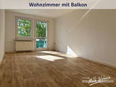 Wohnzimmer mit Balkon - 