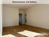 Wohnzimmer mit Balkon - 