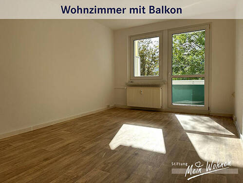 Wohnzimmer mit Balkon - 