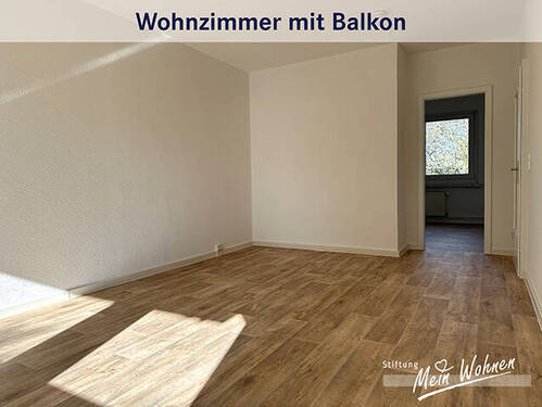 Wohnzimmer mit Balkon - 
