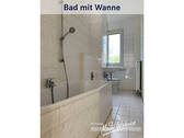 Bad mit Wanne - 4 Zimmer Etagenwohnung in Bad Dürrenberg