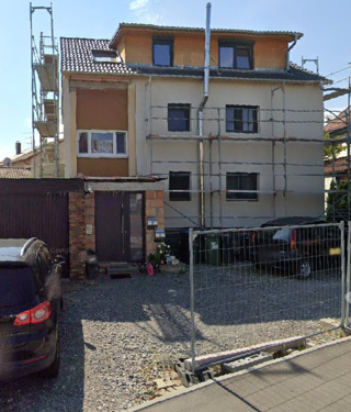 Straßenansicht - Großes Haus zu erwerben im Rahmen einer Zwangsversteigerung