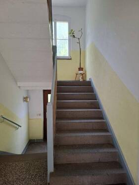 Blick in den Hausflur - 3 Zimmer Etagenwohnung zur Miete in Seifhennersdorf