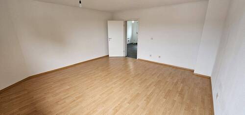 Wohnzimmer - Etagenwohnung mit 68,80 m&sup2; in Forchheim zum Kaufen