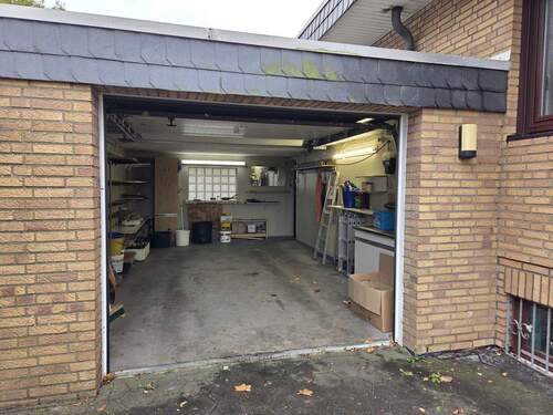 die großzügige Garage - 