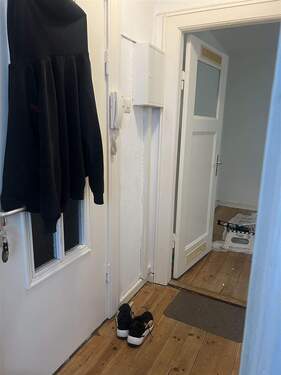 Flur/ EIngangsbereich - 1 Zimmer Etagenwohnung zur Miete in Husum