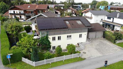 Außenansicht Ostseite - 7 Zimmer Mehrfamilienhaus, Wohnhaus zum Kaufen in Raubling