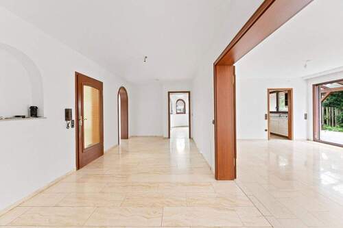 EG Eingangsbereich - 1 Zimmer Mehrfamilienhaus, Wohnhaus in Bönnigheim