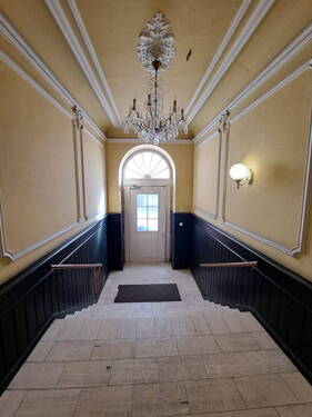 imposanter Eingang - 4 Zimmer Etagenwohnung zum Kaufen in München