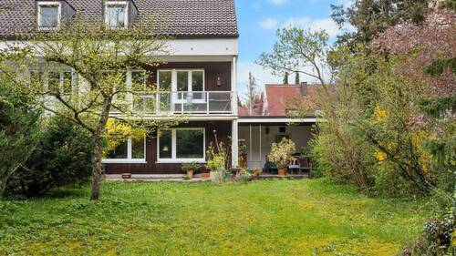 Blick vom Garten auf das Haus - 