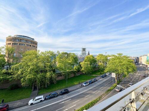 Terrasse mit Domblick - Einzigartiger Domblick: Helle Stadtwohnung mit kölschem Lebensgefühl