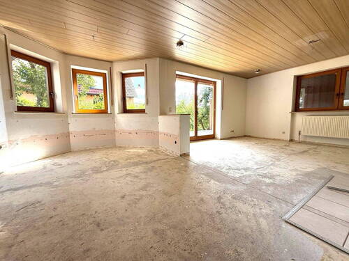 Wohnzimmer - 6 Zimmer Einfamilienhaus in Lauterhofen