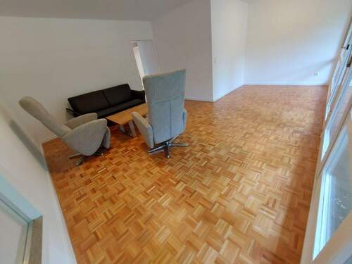 Wohnzimmer / Essecke - 3 Zimmer Etagenwohnung in Wiesbaden