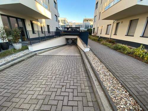 Tiefgarage Einfahrt - 