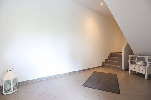 gepflegtes Treppenhaus - 3 Zimmer Etagenwohnung zur Miete in Rellingen