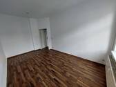 das Wohnzimmer - 2 Zimmer Etagenwohnung in Roßwein
