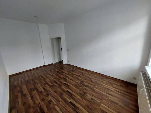 das Wohnzimmer - 2 Zimmer Etagenwohnung in Roßwein