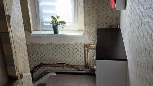 Teilsanierter Treppenaufgang - 