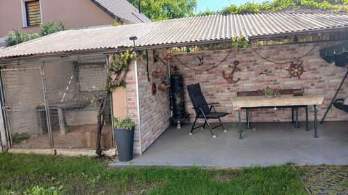 Sitzbereich und Verschlag - 