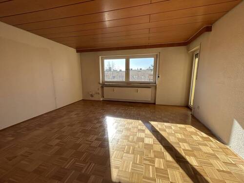 Wohnzimmer - 3 Zimmer Etagenwohnung in Erlangen