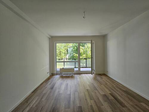 Wohnzimmer - Erstbezug! Energetisch sanierte Wohnung mit Gartenfläche in Lichterfelde-West!