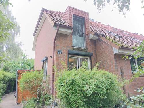 Ansicht von der Straße - Schönes Familienzuhause: End-Reihenhaus in HH-Niendorf Nord [mehr Fotos bald]