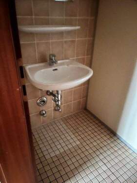 Frontansicht Toilette - Büro in Baunatal