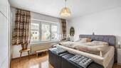 1. OG Schlafzimmer 1 - 