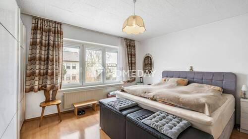 1. OG Schlafzimmer 1 - 