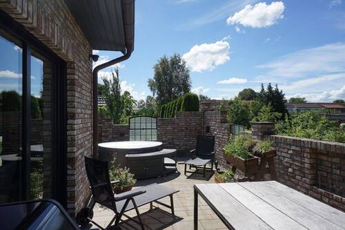 Grillplatz neben dem Haus (2).JPG - 