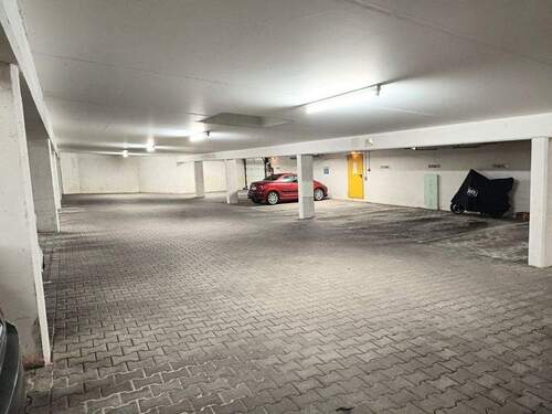 Tiefgarage - zur Wohnung gehört ein Tiefgaragenstellplatz - 