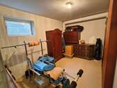 großzügiges Kellerabteil mit Fenster - 