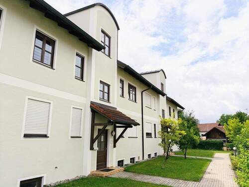Zugang zur Wohnanlage - 3 Zimmer Etagenwohnung zum Kaufen in Bayerbach
