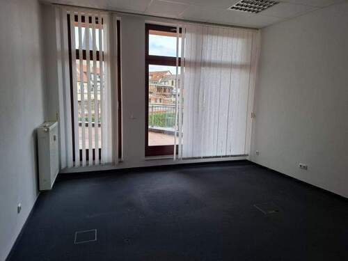 Praxis-/Büroraum 2, mit Terrassenausgang - 