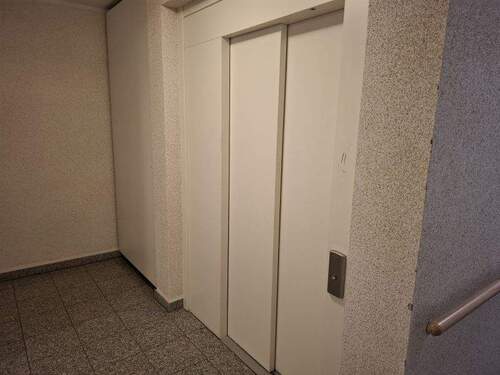 Fahrstuhl im Kellergeschoss - 