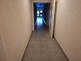 KG-Flur/hinterer Ausgang zu den Pkw-Stellplätzen - 