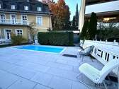 Pool im Innenhof - 