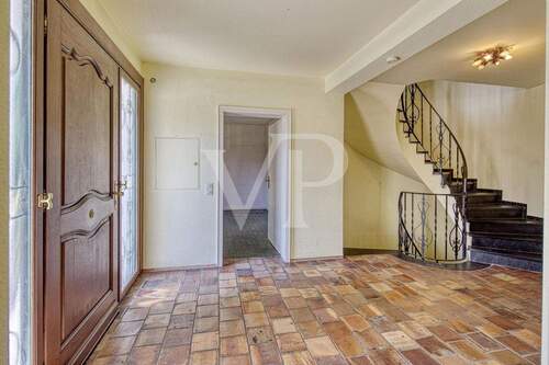 Diele - 7 Zimmer Einfamilienhaus zum Kaufen in Aachen